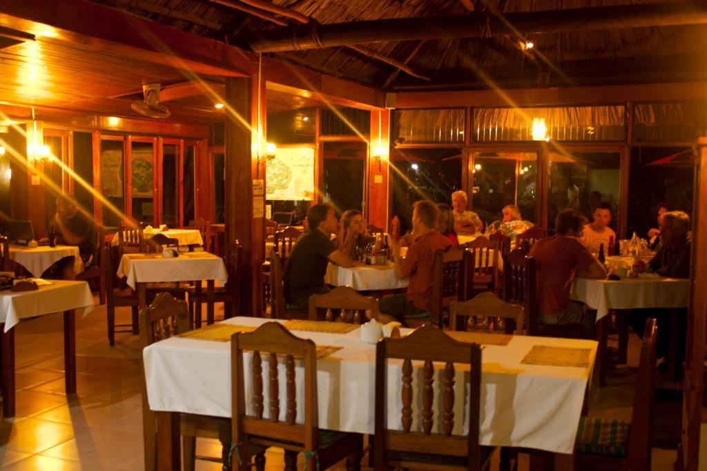 Hotel Jaguar Inn Тикаль Экстерьер фото