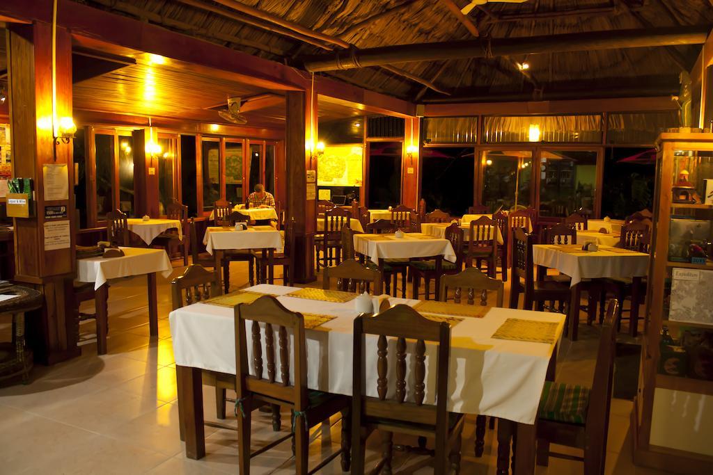 Hotel Jaguar Inn Тикаль Экстерьер фото